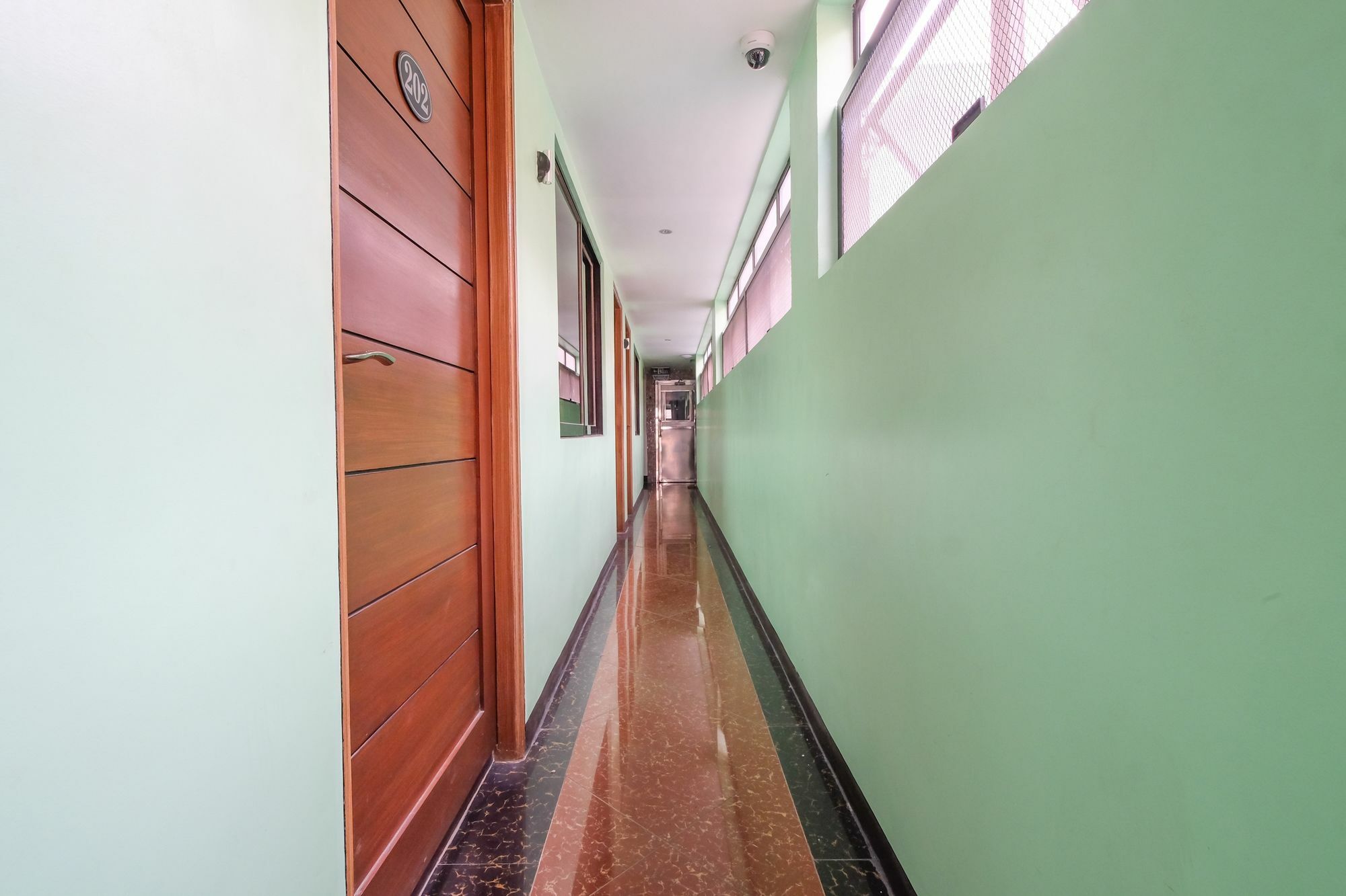 Zen Rooms Time Travellers Makati マカティ エクステリア 写真