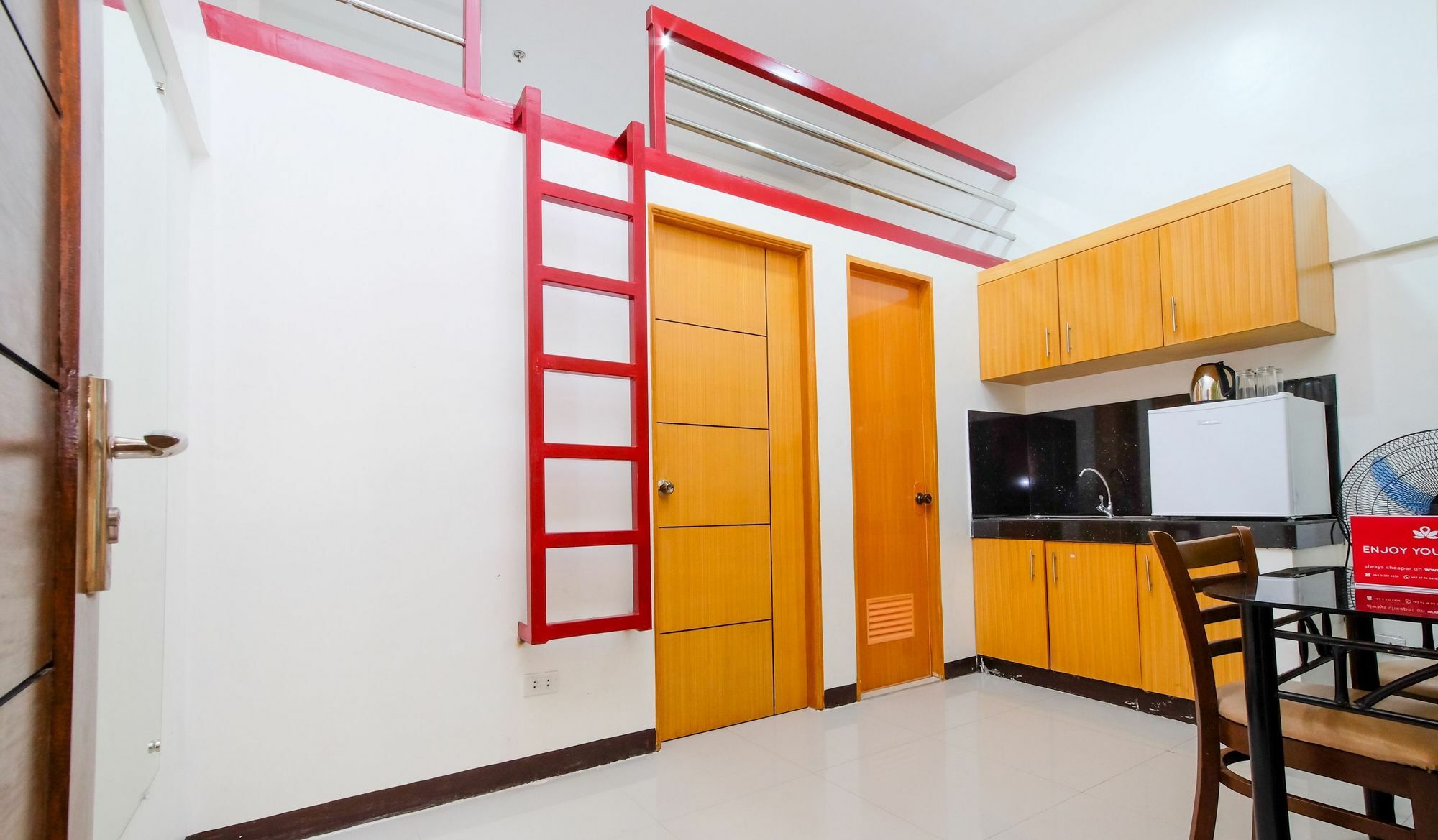 Zen Rooms Time Travellers Makati マカティ エクステリア 写真