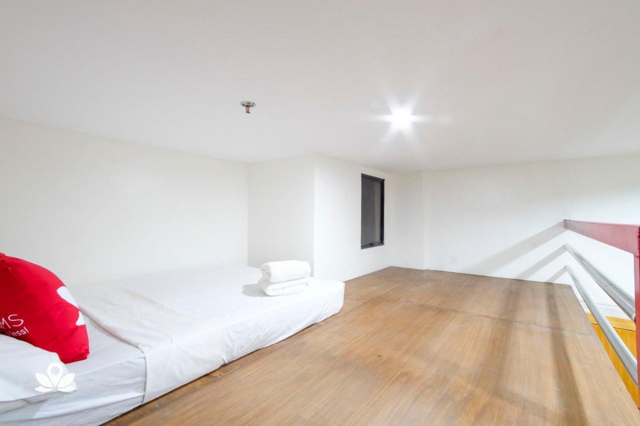 Zen Rooms Time Travellers Makati マカティ エクステリア 写真